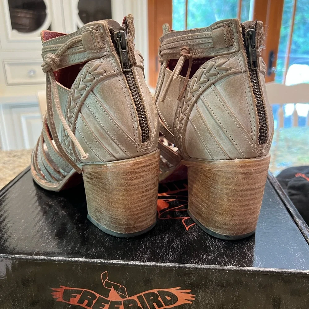 Authentic FreeBird Wazee Beige summer boots like new.  Fits like size 10 - Picture 10 of 10